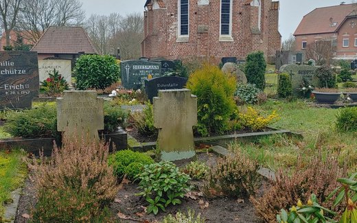Ansicht der Kriegsgräberstätte Apen - Vreschen-Bokel, Friedhof