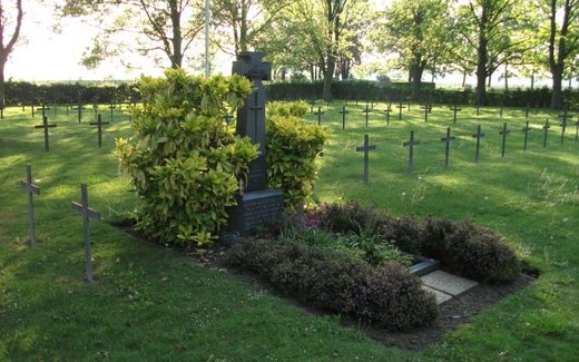 Ansicht der Kriegsgräberstätte Annoeullin