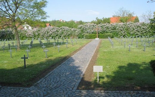 Ansicht der Kriegsgräberstätte Balatonkenese