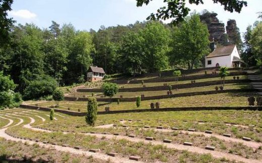 Ansicht der Kriegsgräberstätte Dahn