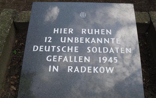 Ansicht der Kriegsgräberstätte Radekow, kirchlicher Friedhof