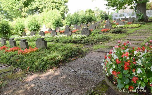 Ansicht der Kriegsgräberstätte Saarwellingen, Ehrenfriedhof