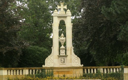 Ansicht der Kriegsgräberstätte Labry