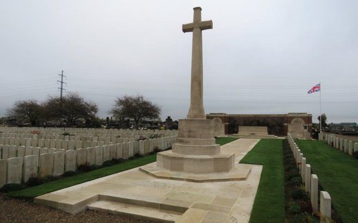 Ansicht der Kriegsgräberstätte Aire-Sur-la-Lys