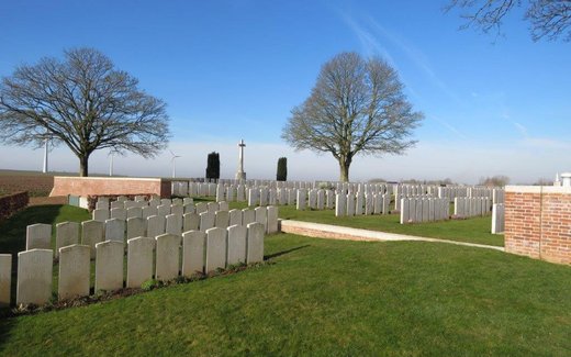 Ansicht der Kriegsgräberstätte Averdoingt