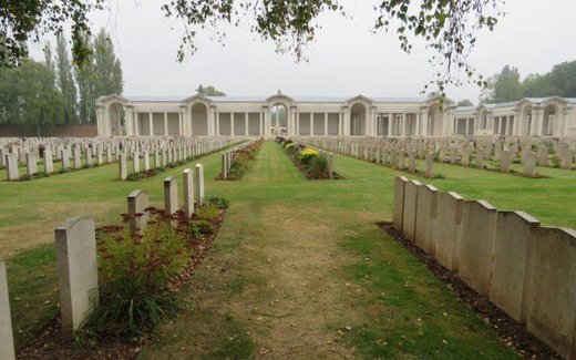 Ansicht der Kriegsgräberstätte Arras