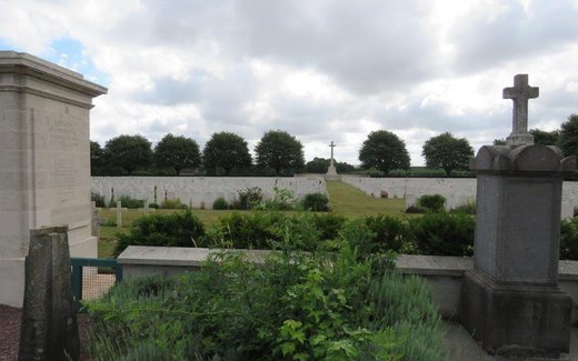 Ansicht der Kriegsgräberstätte Aubigny-en-Artois