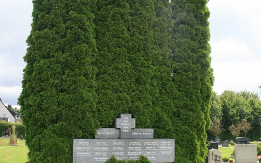 Ansicht der Kriegsgräberstätte Arzberg,Ev.Luth.Fdh.