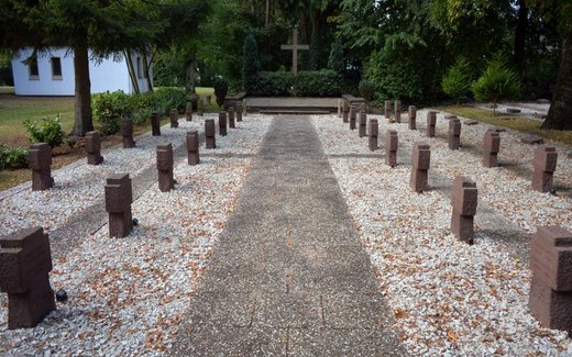 Ansicht der Kriegsgräberstätte Augustdorf-Gemeindefriedhof