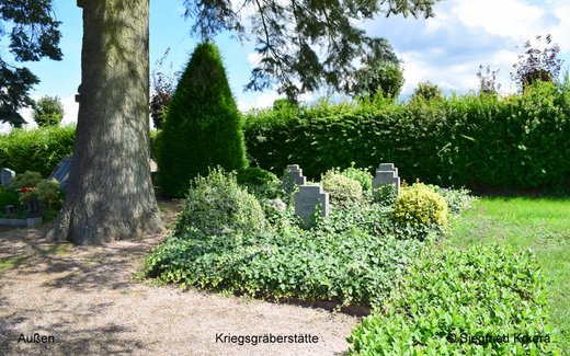 Ansicht der Kriegsgräberstätte Außen