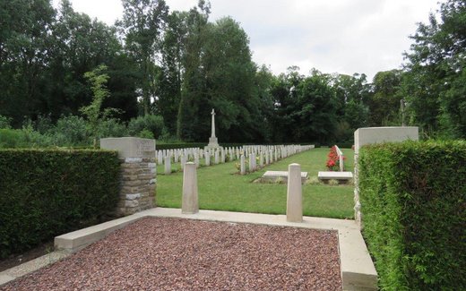 Ansicht der Kriegsgräberstätte Agny