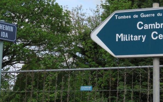 Ansicht der Kriegsgräberstätte Cambrin (Mil.-Fdh.)