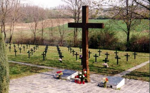 Ansicht der Kriegsgräberstätte Bajna