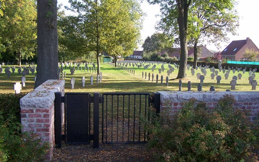 Ansicht der Kriegsgräberstätte Bauvin