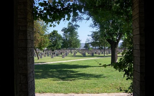 Ansicht der Kriegsgräberstätte Dagneux