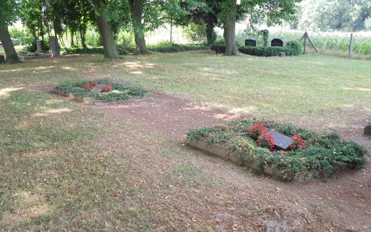 Ansicht der Kriegsgräberstätte Radekow, kirchlicher Friedhof