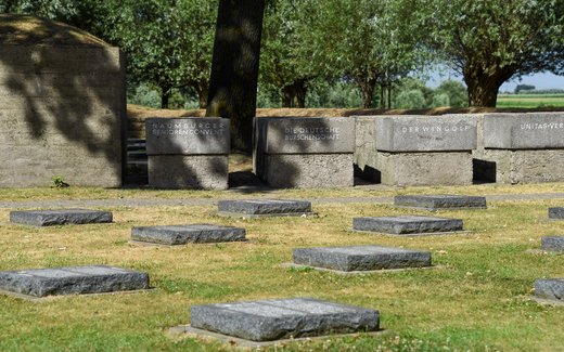 Ansicht der Kriegsgräberstätte Langemark