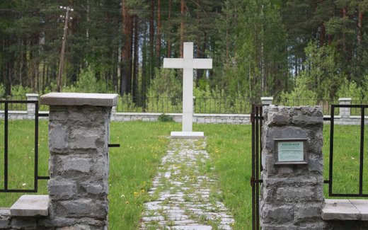 Ansicht der Kriegsgräberstätte Asbest