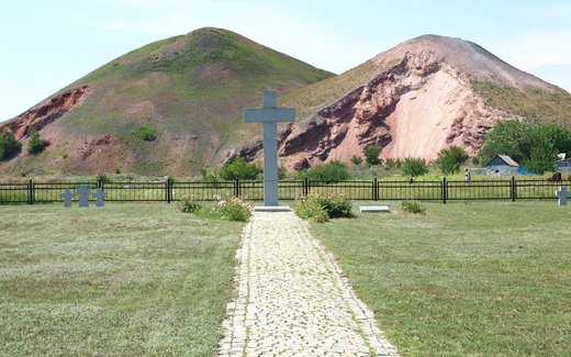 Ansicht der Kriegsgräberstätte Aththrazit (Anthrazit III)